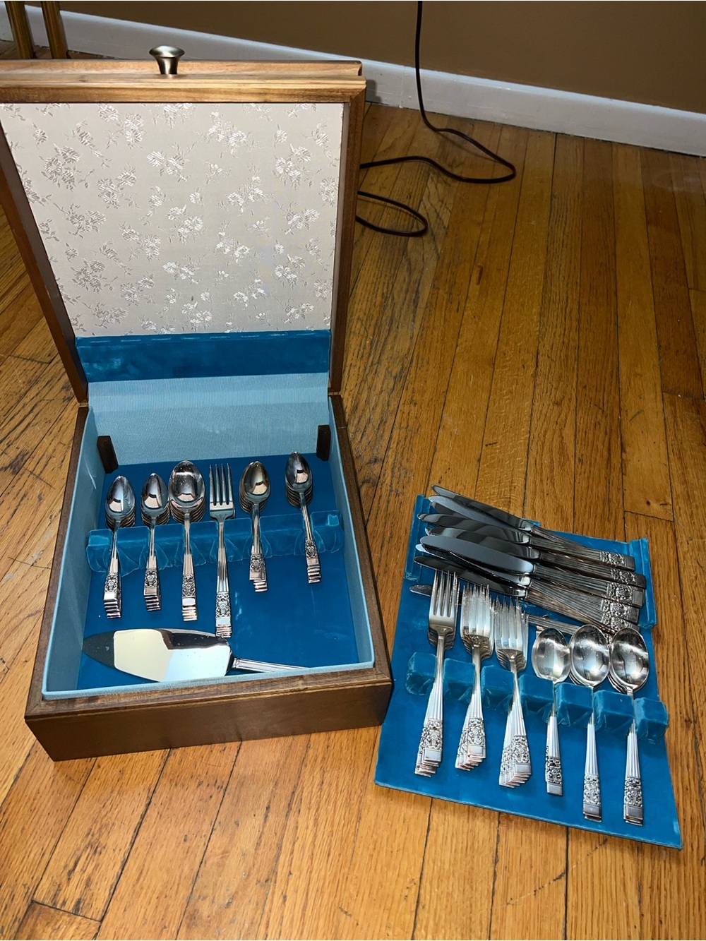 Vintage Community Plate Silverplate Flatware Set Complete w/ Wooden Chest